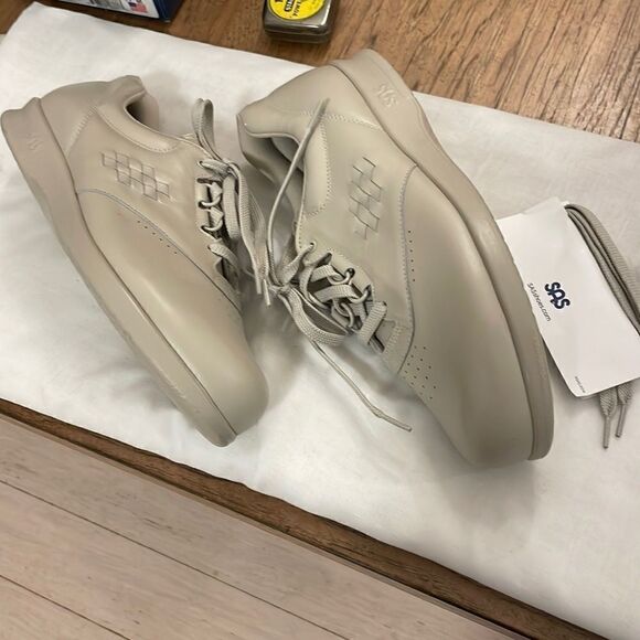 SAS CREAM COLORED SNEAKERS.  NEW - Picture 3 of 9